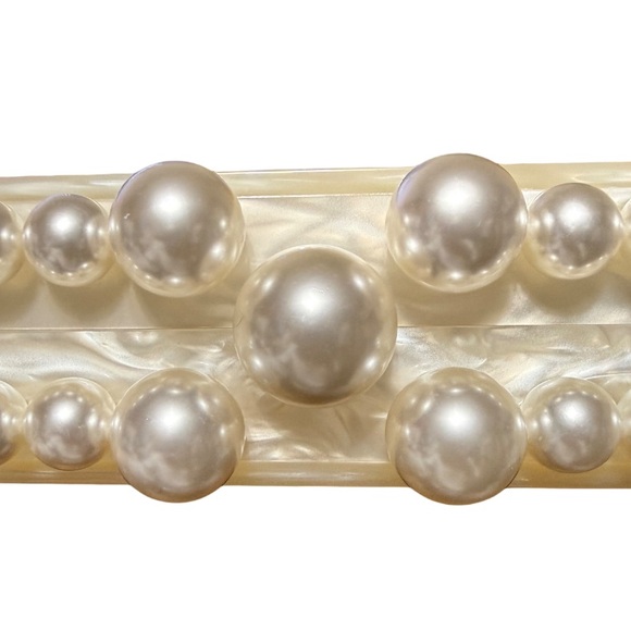 Cult Gaia Eos Pearly Acrylic Clutch Bag - Picture 9 of 10